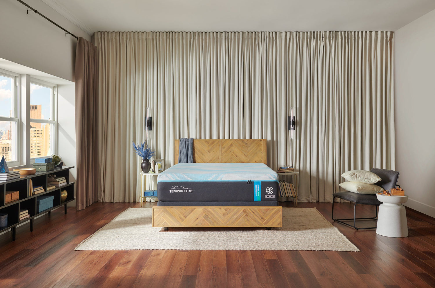 Tempur-pedic LuxeBreeze 13" Medium Hybrid